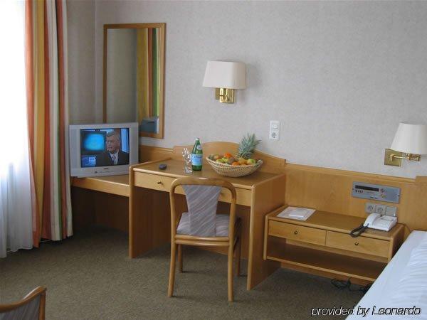 Hotel Parsberg Пухайм Стая снимка